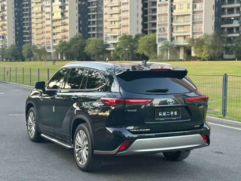 Highlander 380 T 4 WD Distinguished 7-seat