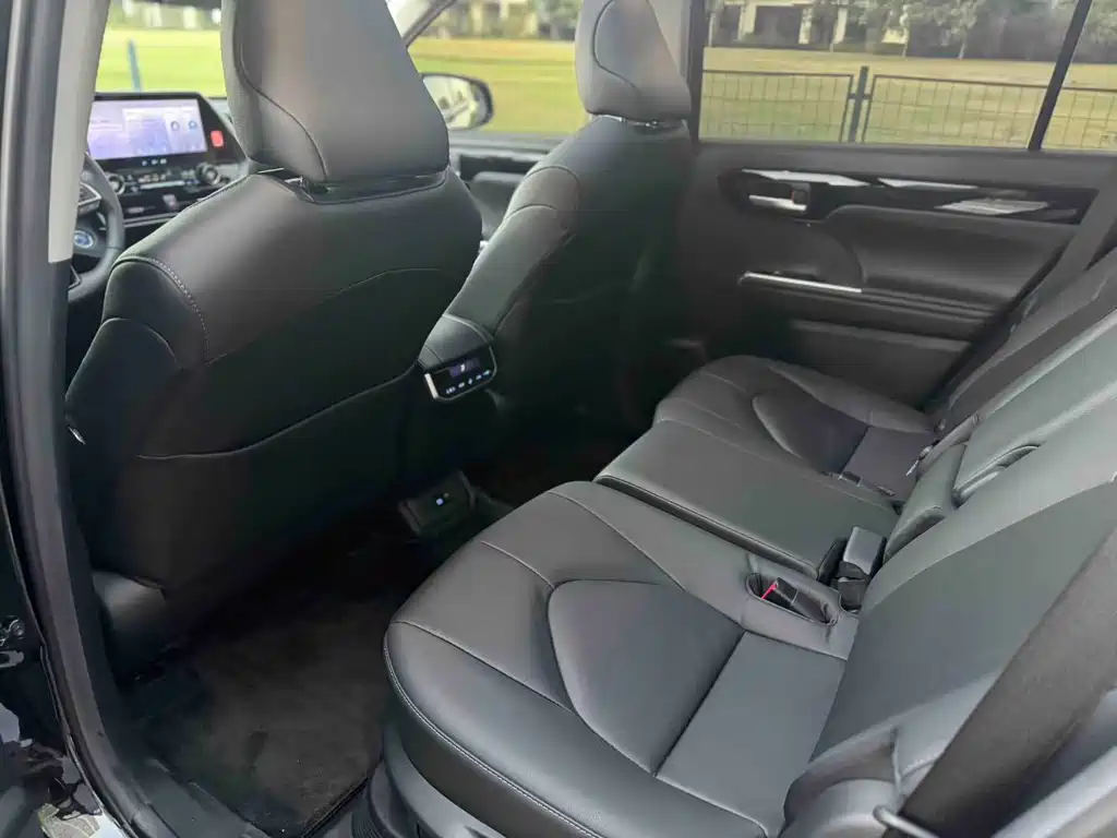 Highlander 380 T 4 WD Distinguished 7-seat