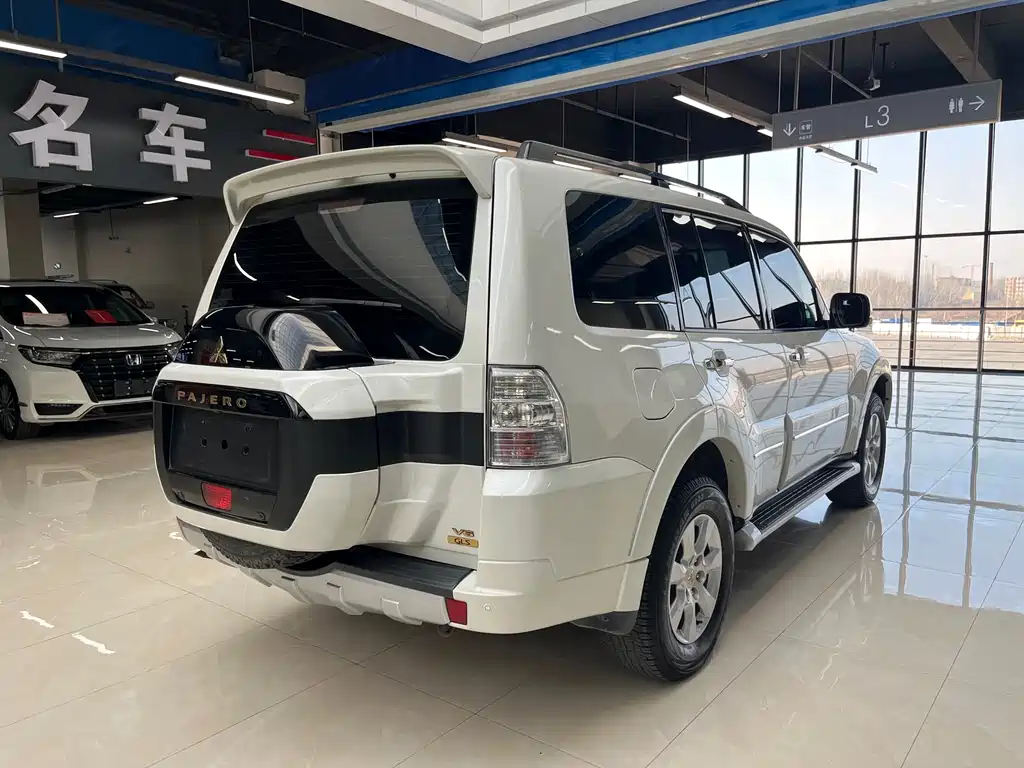 Pajero (Import) 3.0 L Auto Standard