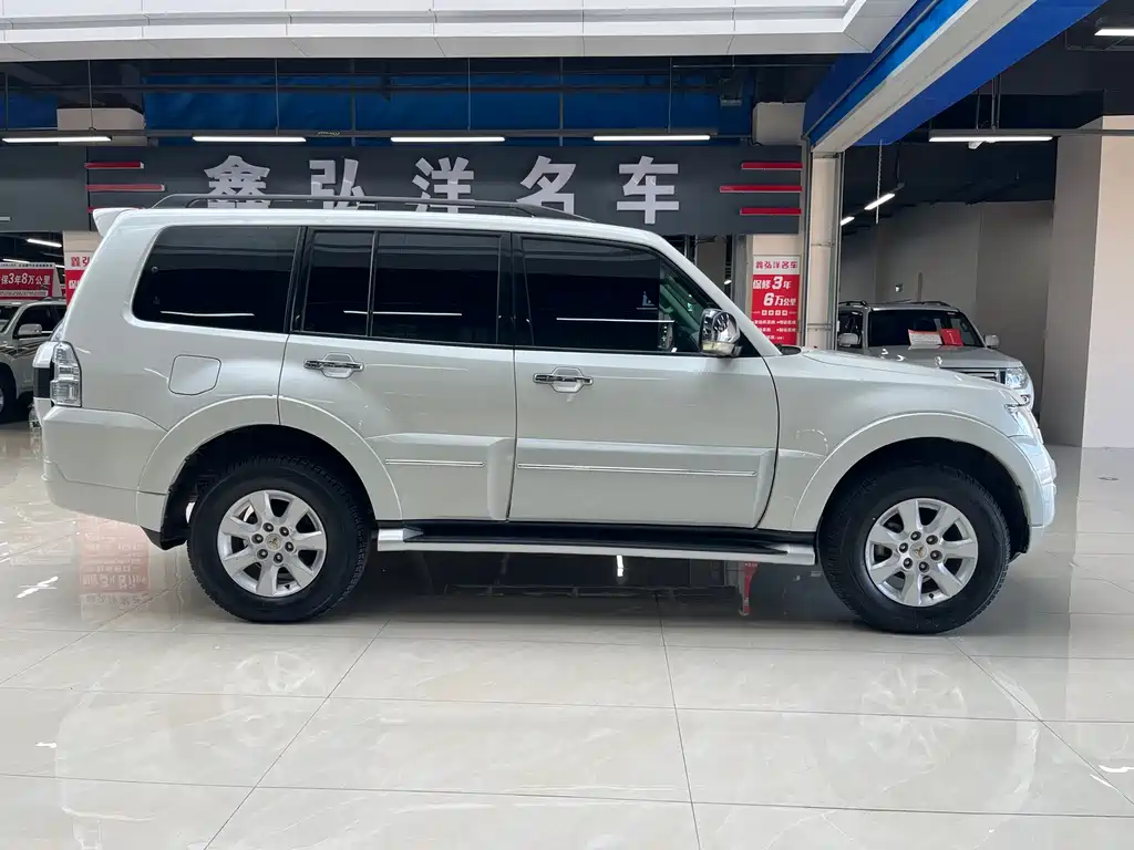 Pajero (Import) 3.0 L Auto Standard