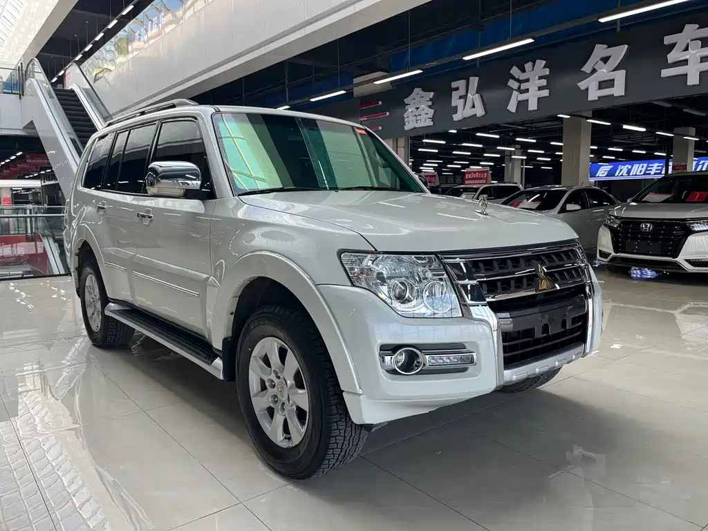 Pajero (Import) 3.0 L Auto Standard