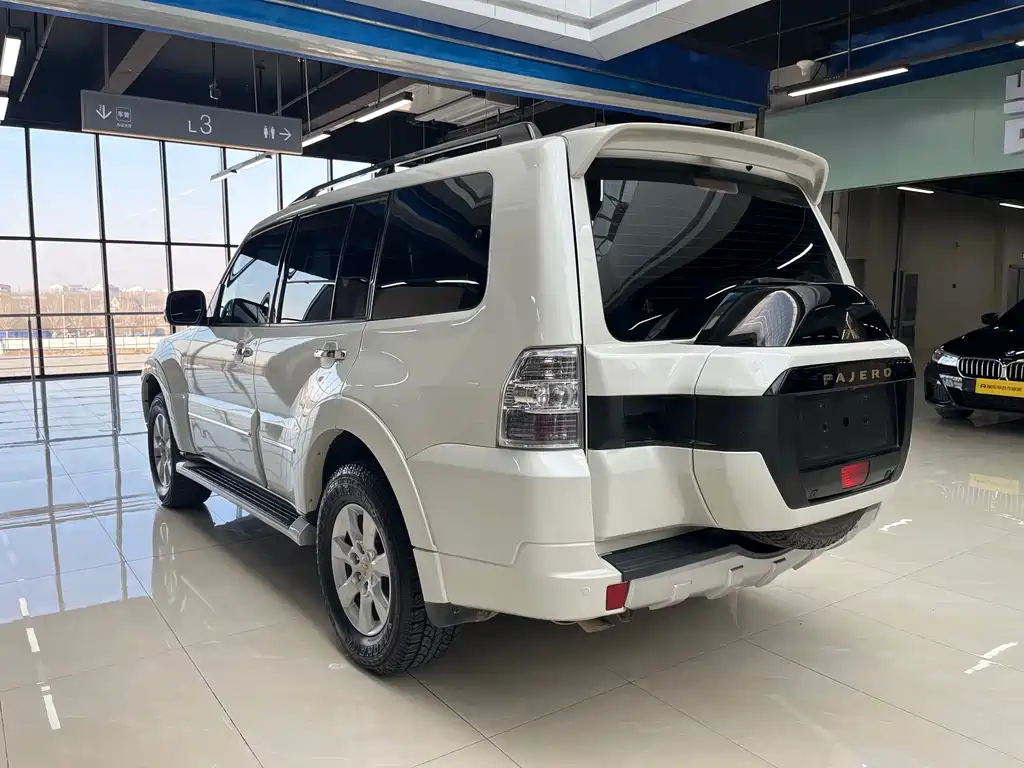 Pajero (Import) 3.0 L Auto Standard