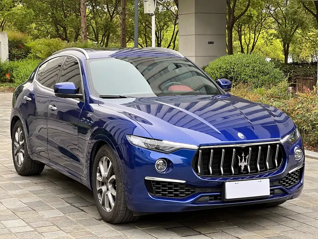 Levante 2.0 T GT Sharp Edge