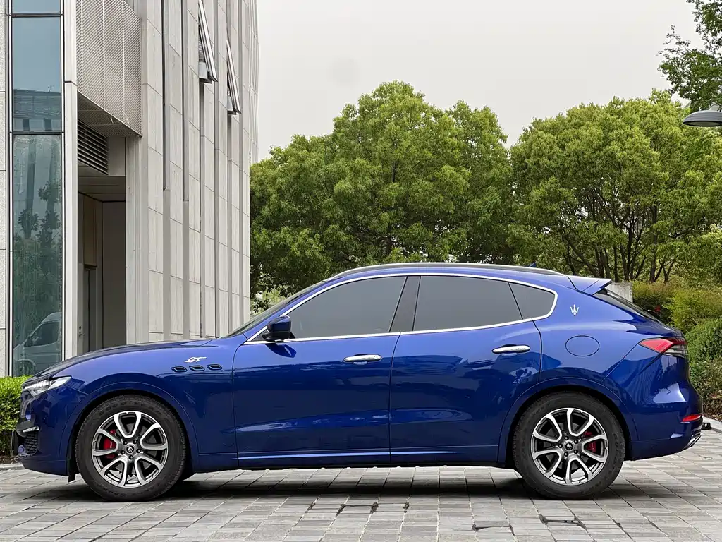 Levante 2.0 T GT Sharp Edge
