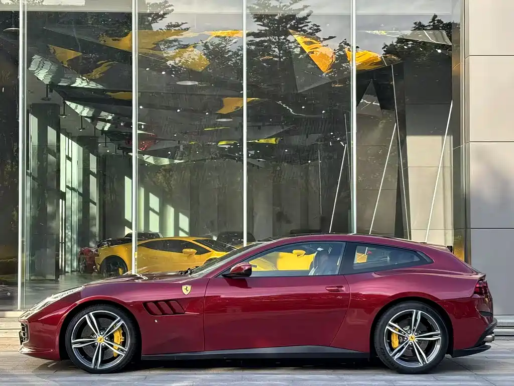 GTC4 Lusso 6.3 L V12