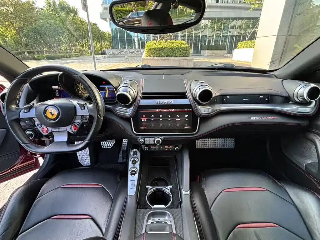 GTC4 Lusso 6.3 L V12