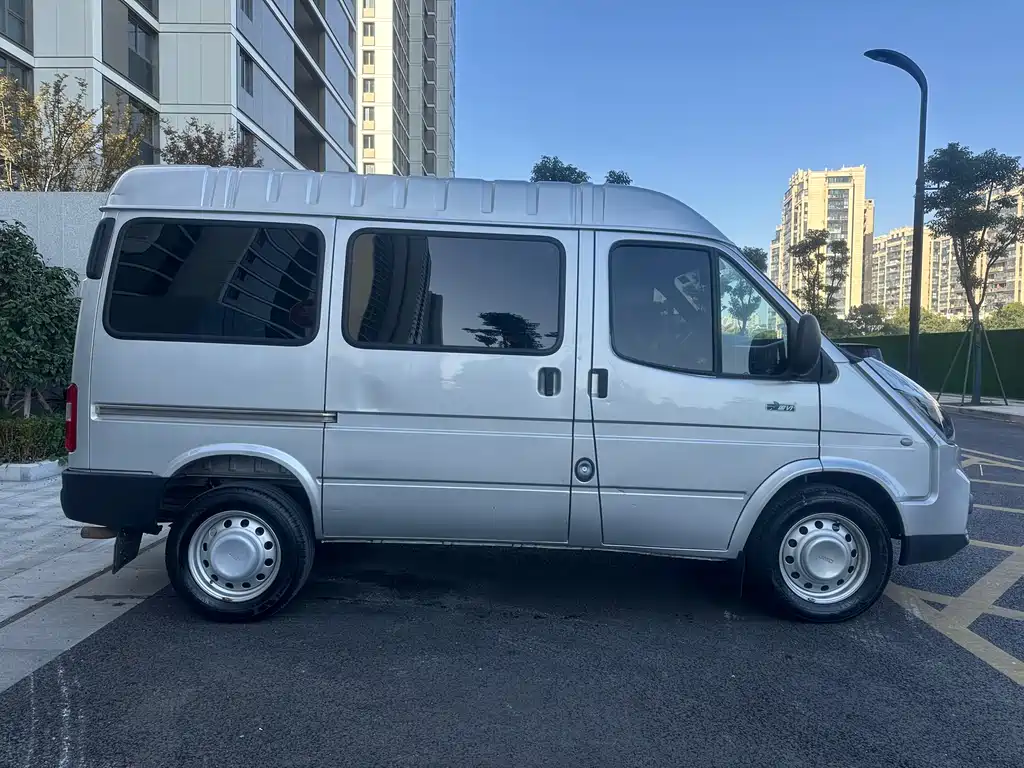 Transit Custom 2.8 T Space King Taurus SWB Mid High Roof 6-seat Diesel CN-VI JX493