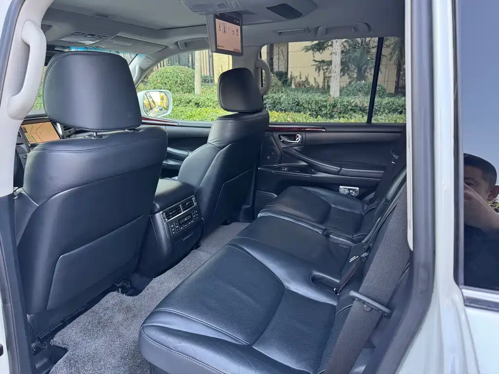Lexus LX 570