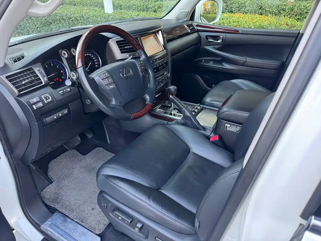 Lexus LX 570