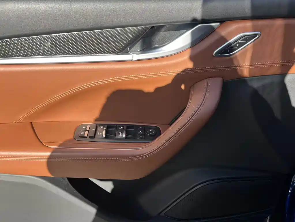 Levante 3.0 T Standard