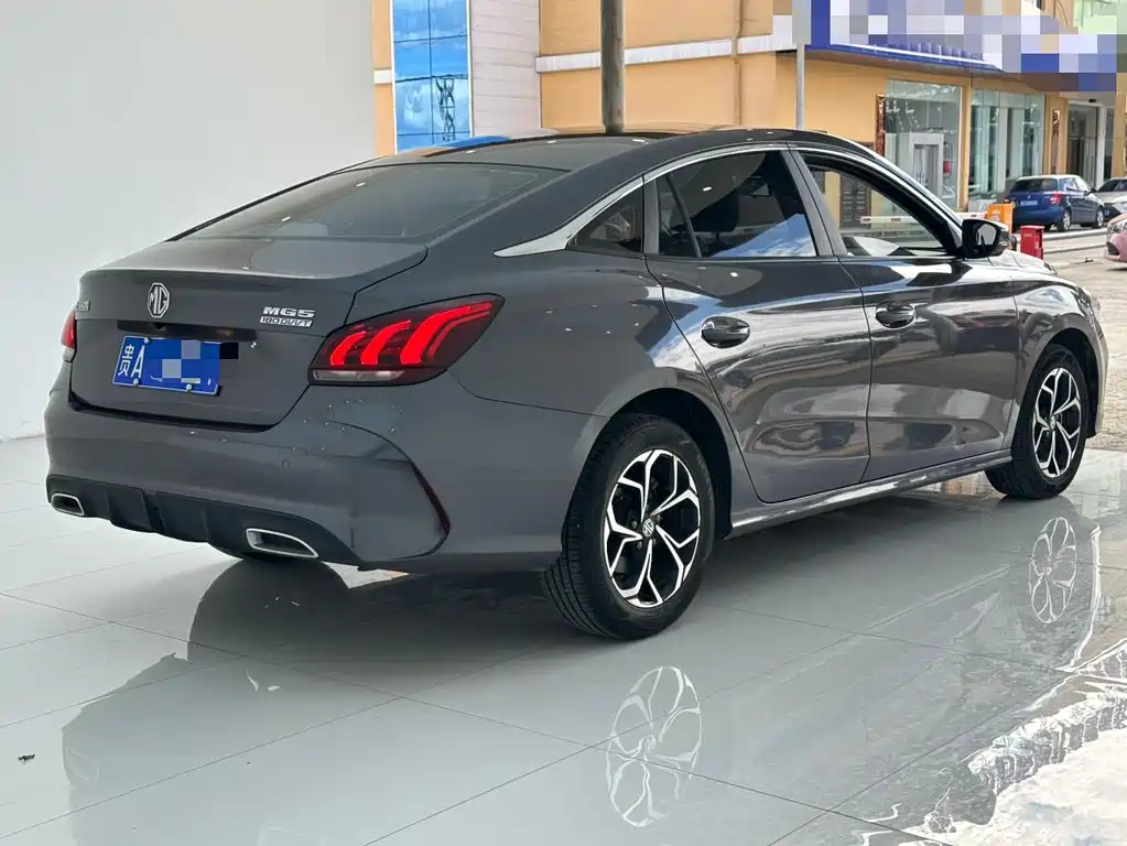 MG5 180 DVVT CVT Youth Luxury