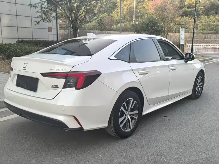 Honda Integra 240 TURBO CVT Tech