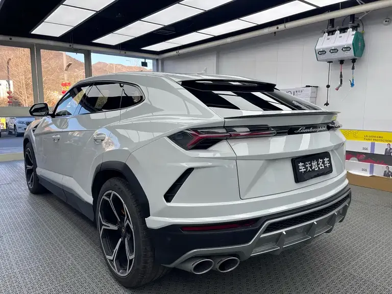 Lamborghini Urus 4.0 T V8