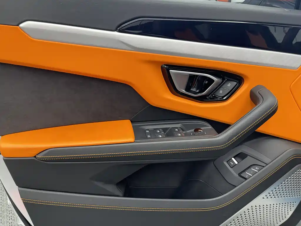 Urus 4.0 T V8