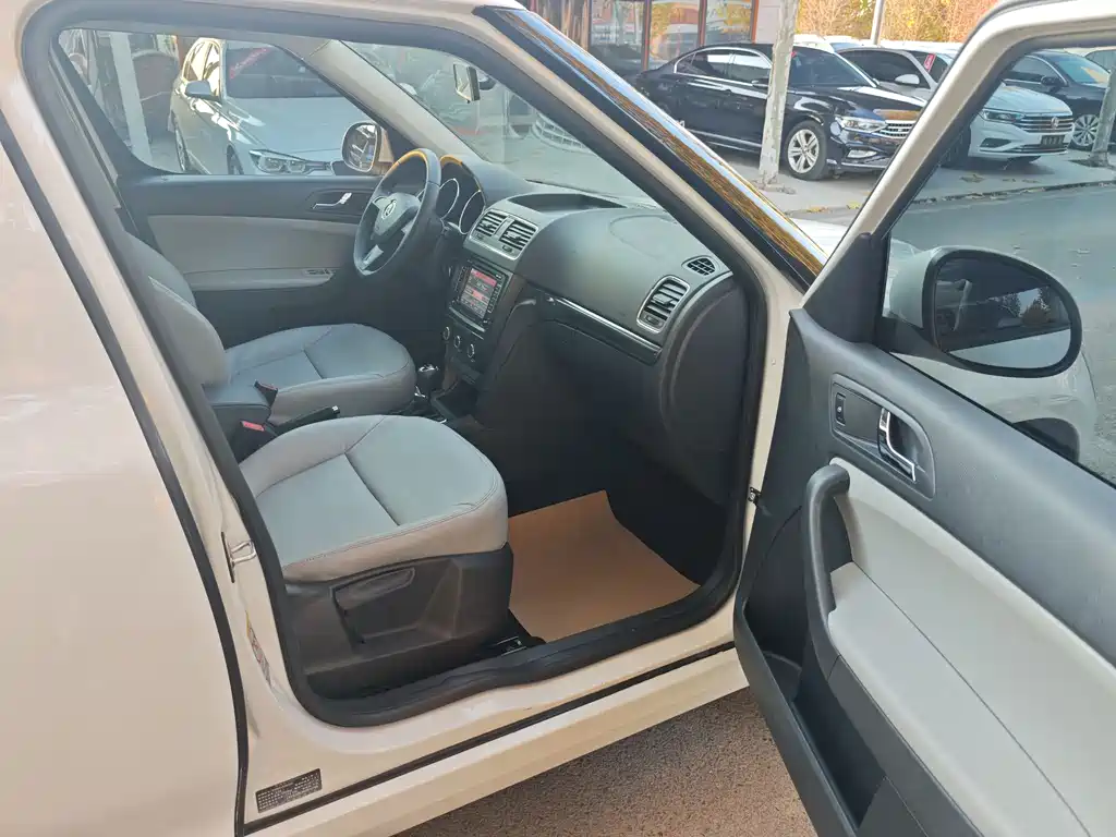 Yeti TSI280 DSG Forward