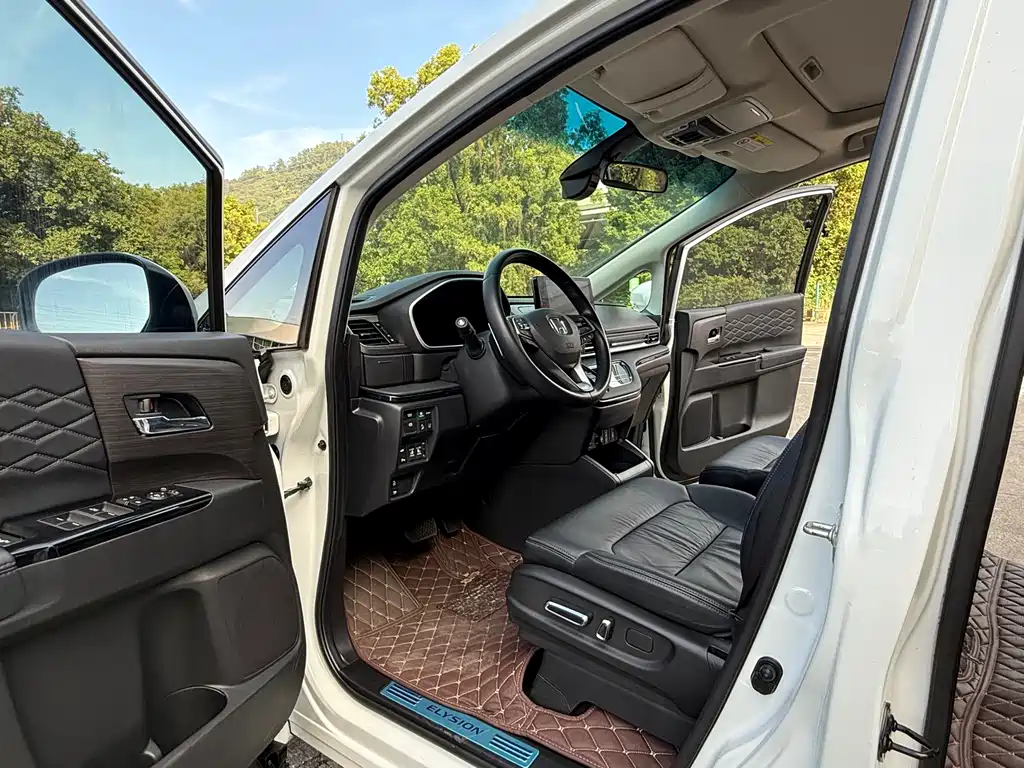 Elysion 2.0 L e:HEV Luxury