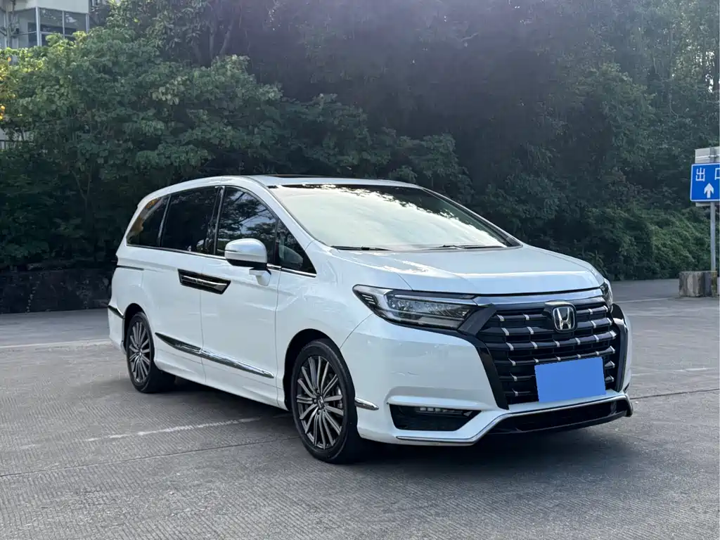 Elysion 2.0 L e:HEV Luxury