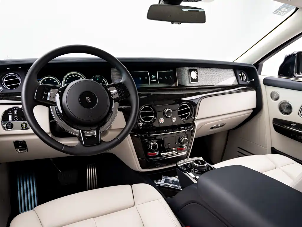 Phantom 6.7 T LWB Range