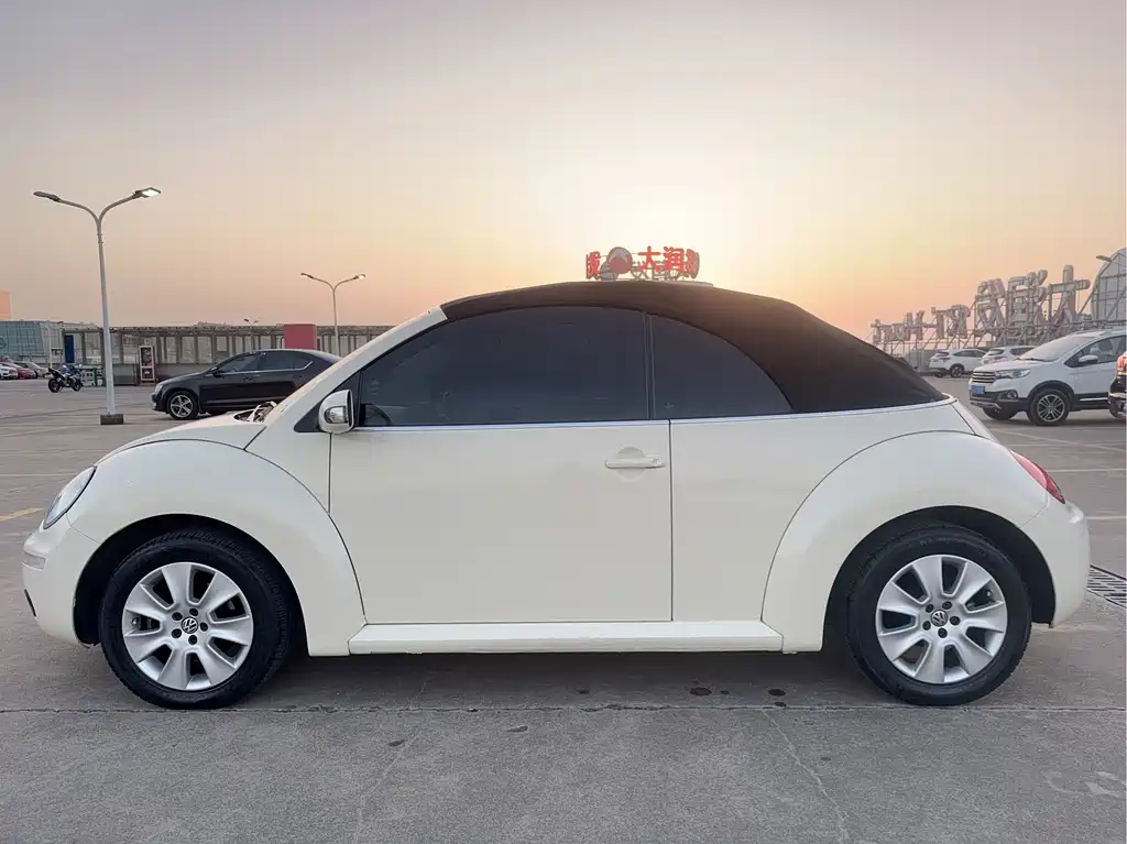 Beetle 2.0 AT Top Config Convertible