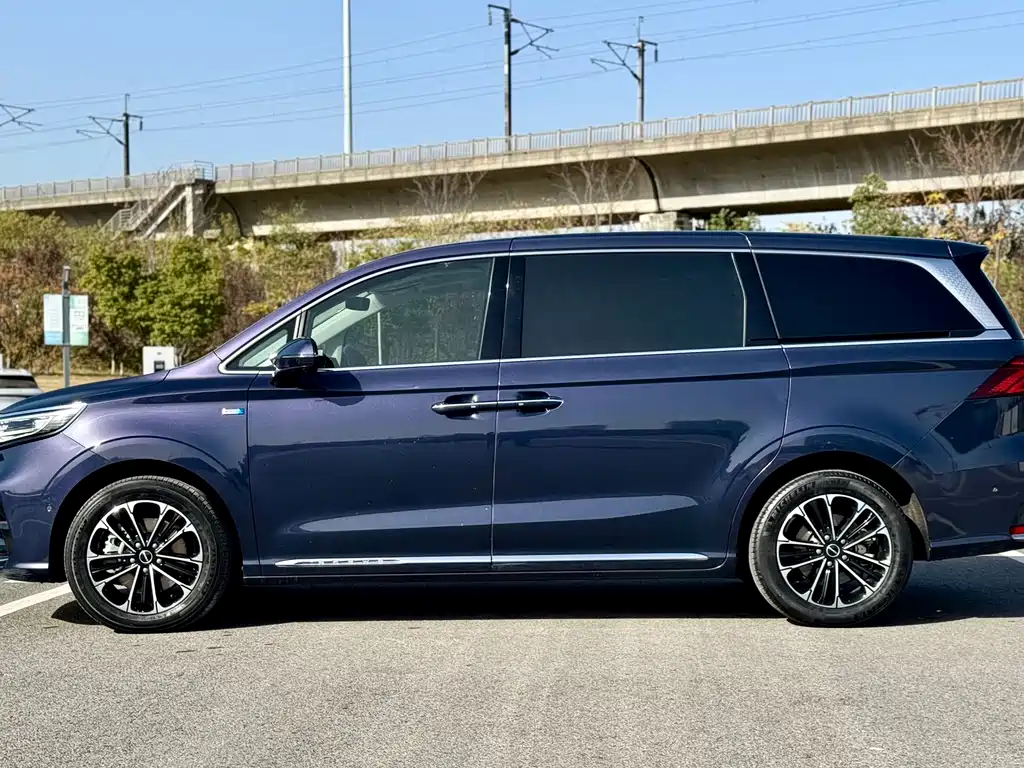 Roewe iMAX8 400 TGI Supreme Series Supreme