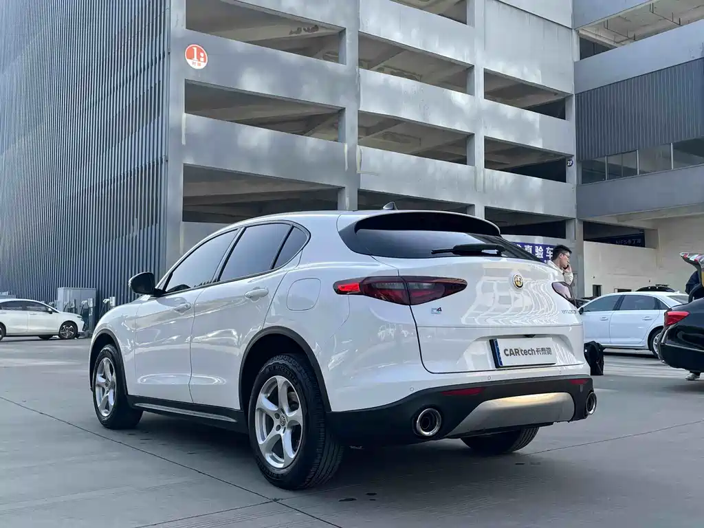 Stelvio 2.0 T 200 HP Elite