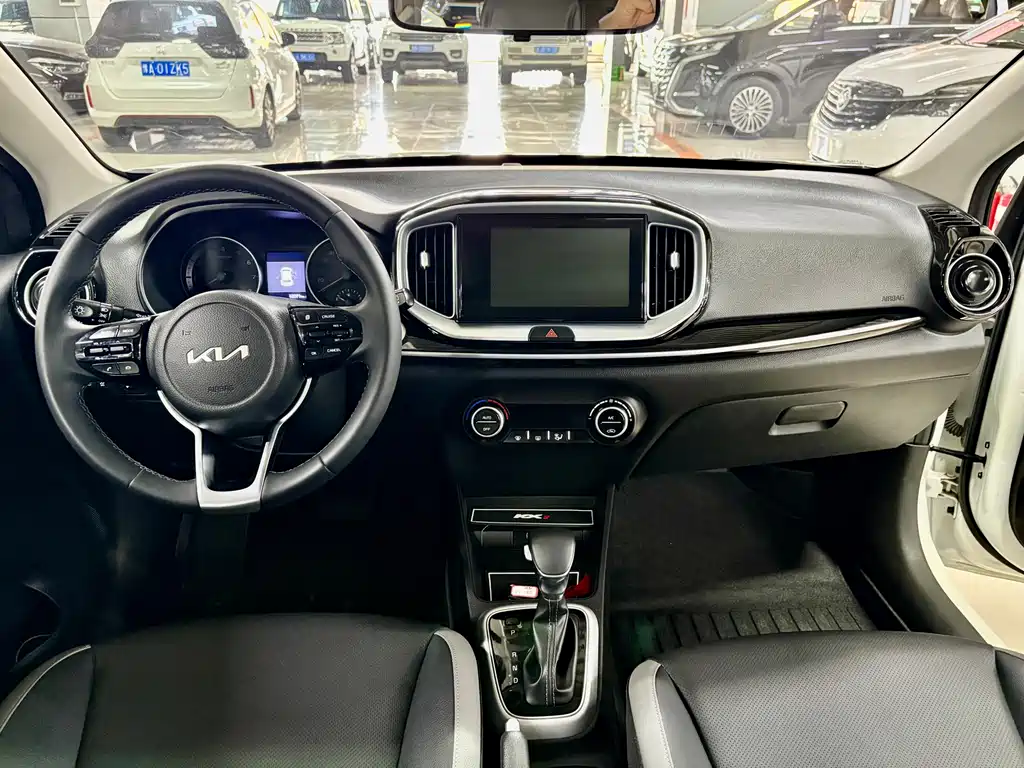 Stonic 1.4 L CVT Sunroof