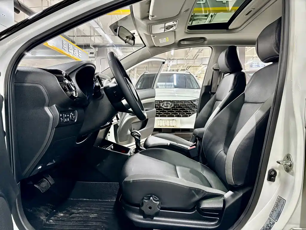 Stonic 1.4 L CVT Sunroof