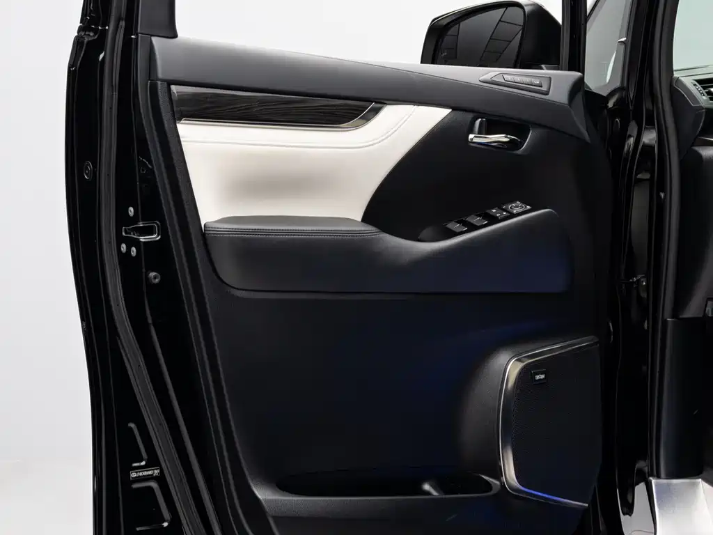 Lexus LM 300 h 4-seat Royal World