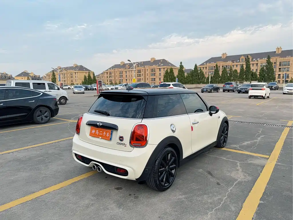 MINI 2.0 T COOPER S Fun