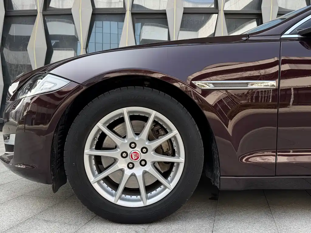 Jaguar XJ XJL 3.0 SC 2 WD Graceful Business