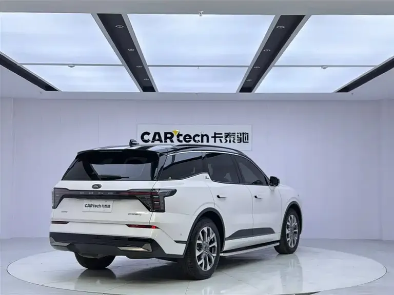 Ford Edge Edge L 2.0 T EcoBoost 4 WD 7-seat Supreme