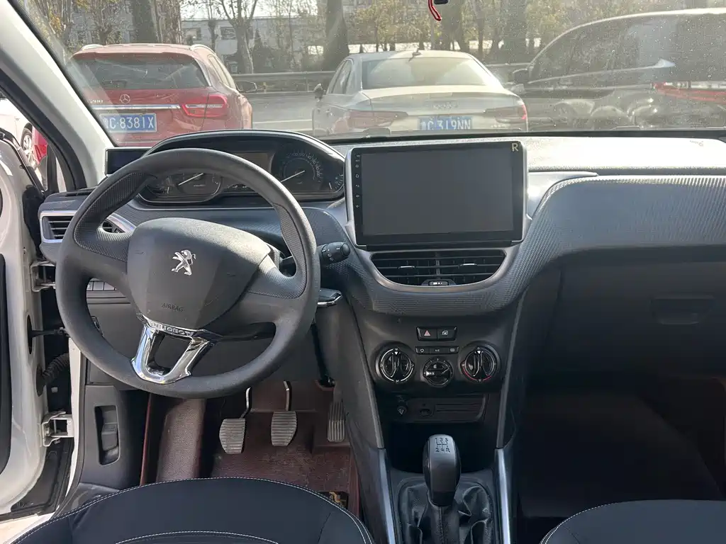 Peugeot 2008 2014 1.6 L Manual Trendy