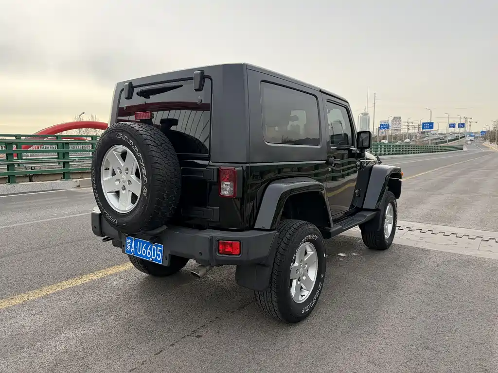 Wrangler 3.8 L Sahara 2-door
