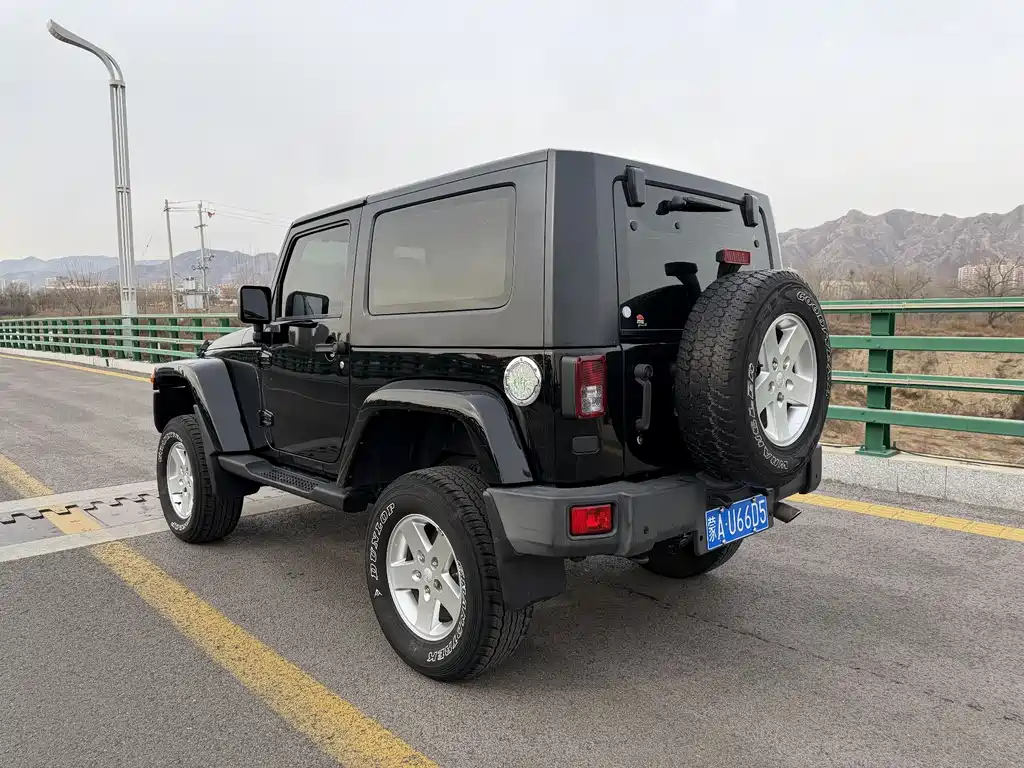 Wrangler 3.8 L Sahara 2-door