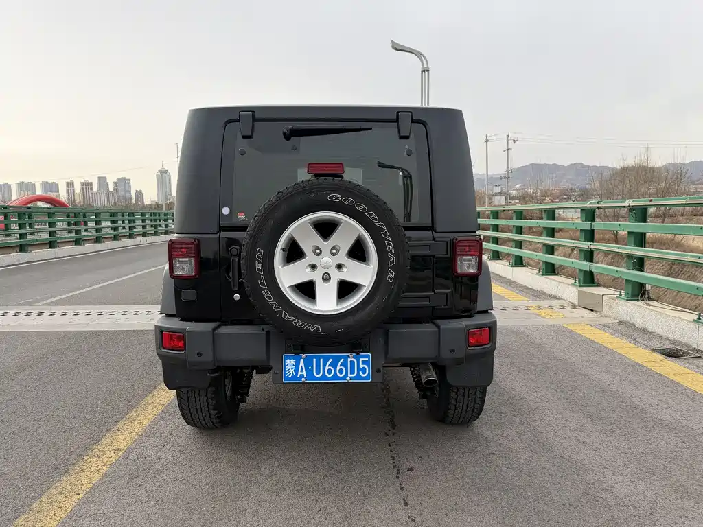 Wrangler 3.8 L Sahara 2-door