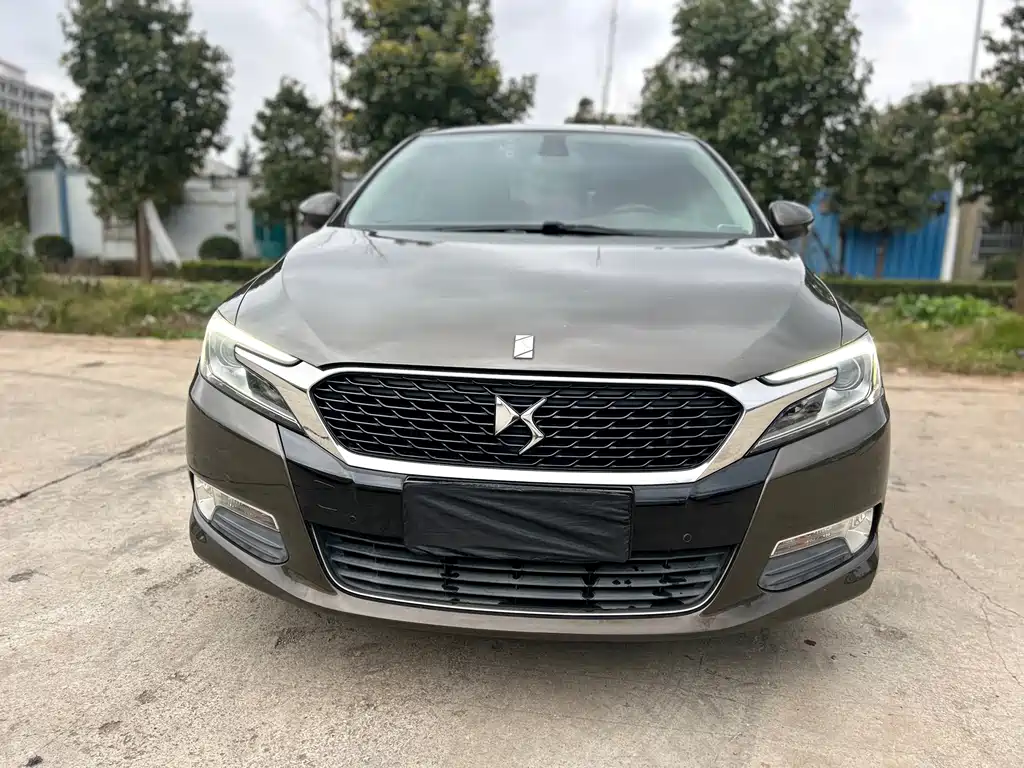DS 5 LS 1.6 T Luxury THP160