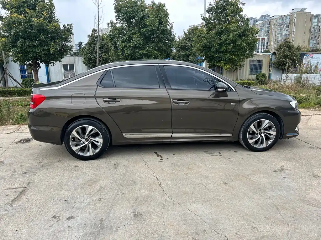 DS 5 LS 1.6 T Luxury THP160