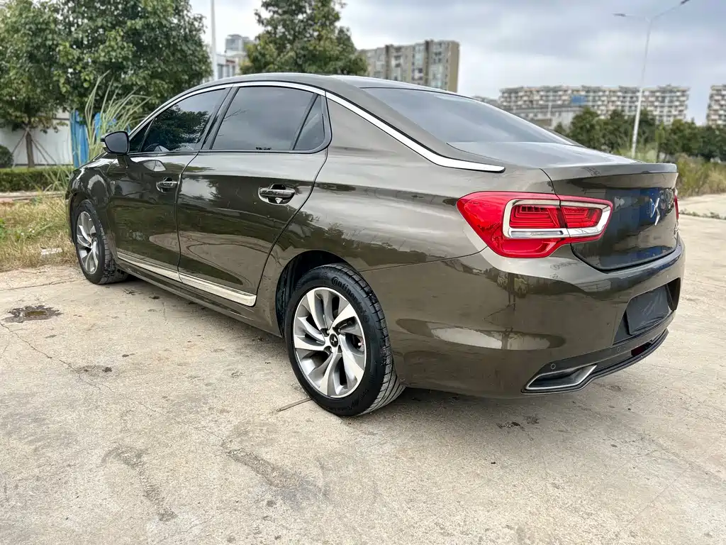 DS 5 LS 1.6 T Luxury THP160