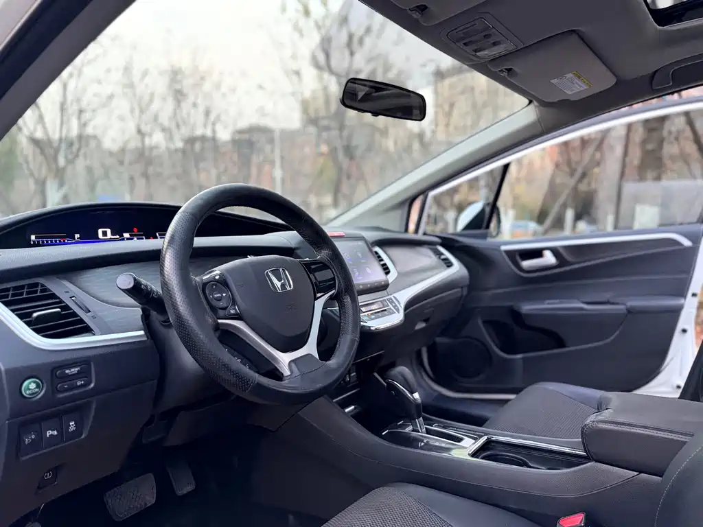 Jade 1.8 L Auto Comfort Elite 5-seat