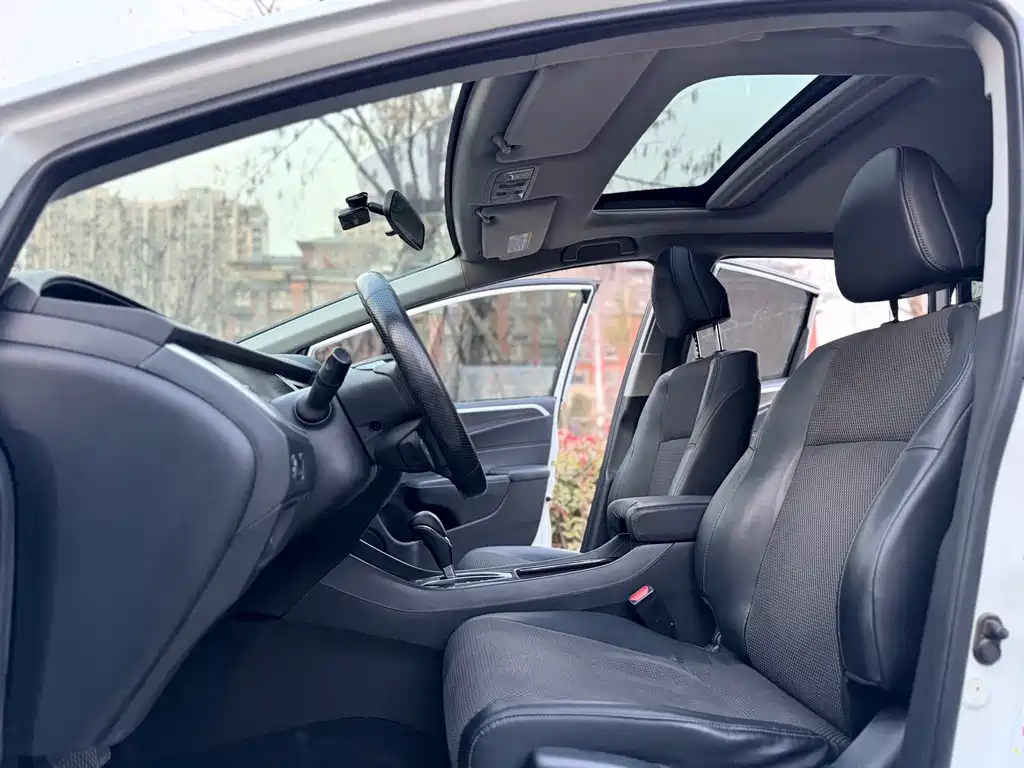 Jade 1.8 L Auto Comfort Elite 5-seat
