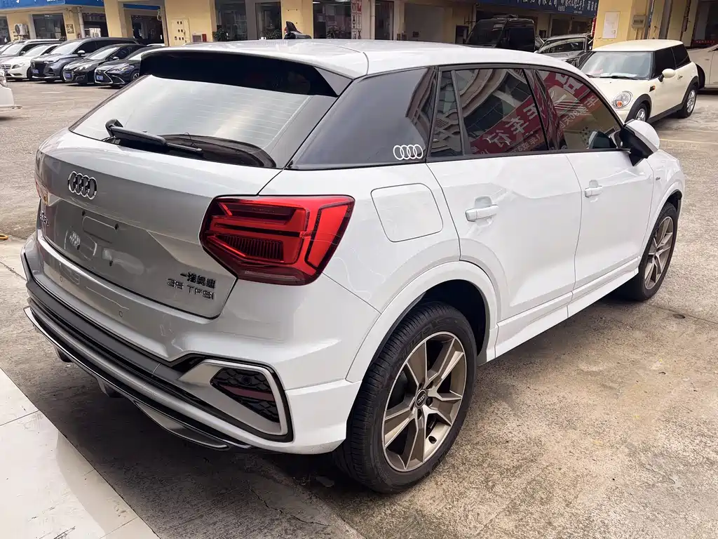 Audi Q2 L 35 TFSI Fashion Dynamic