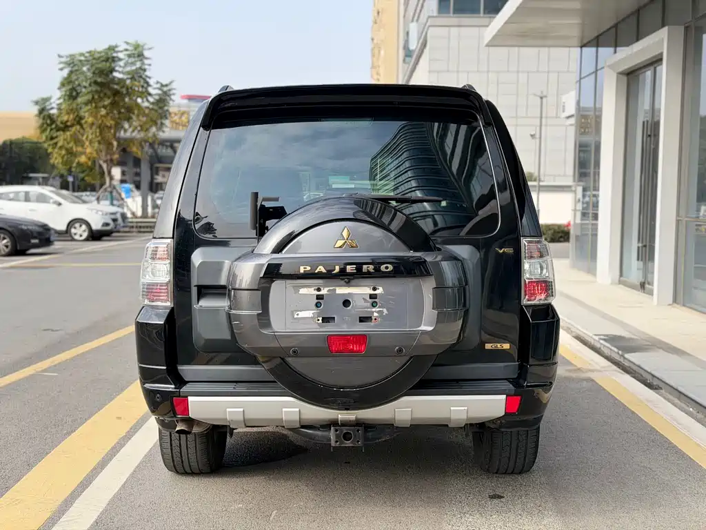 Pajero (Import) 3.0 L Auto Distinguished CN-V