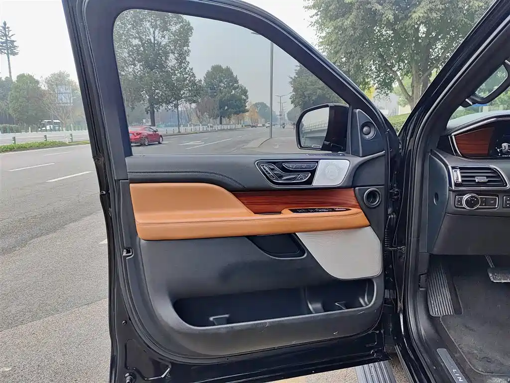 Navigator 3.5 T Honor Shine