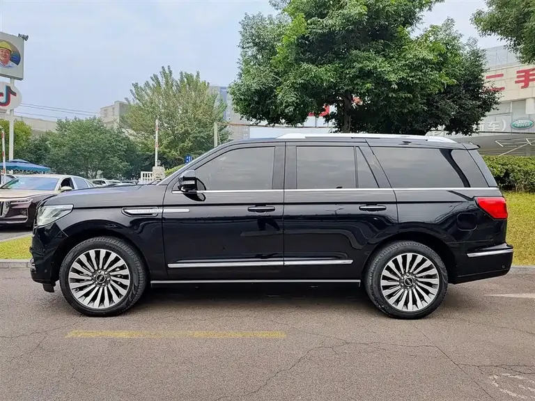 Lincoln Navigator 3.5 T Honor Shine