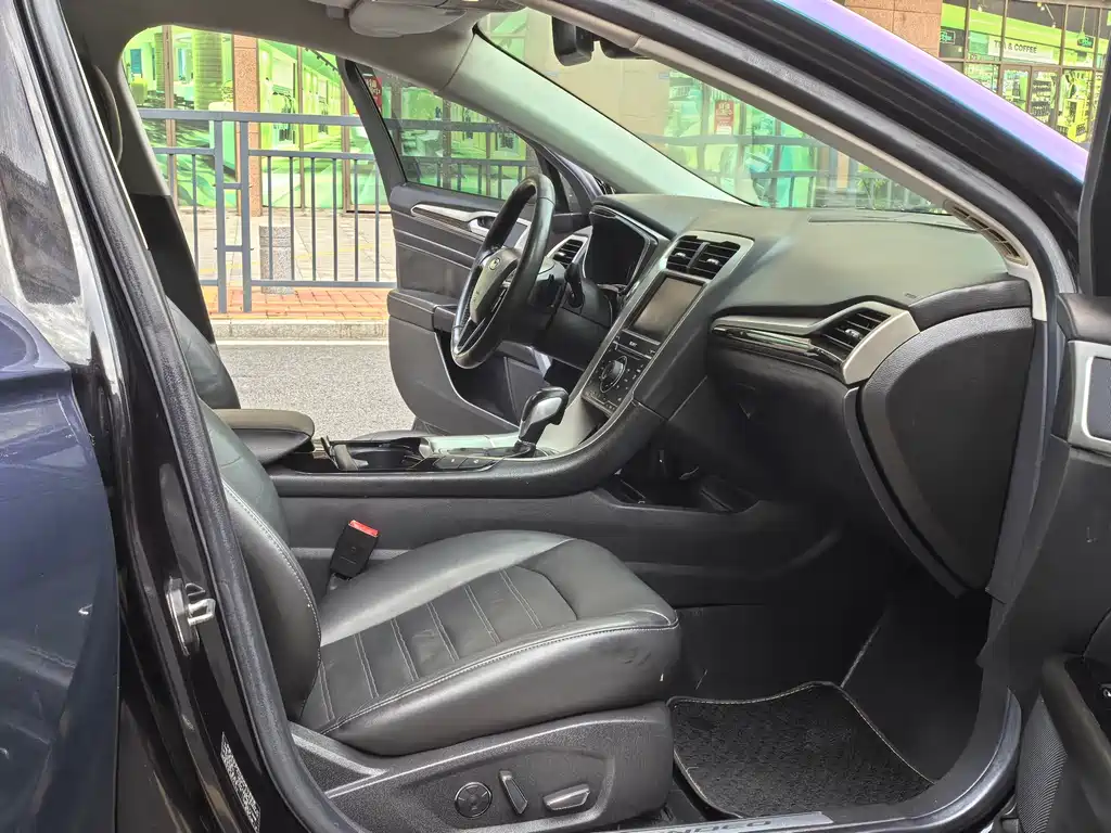 Mondeo 2.0 L GTDi240 Flagship