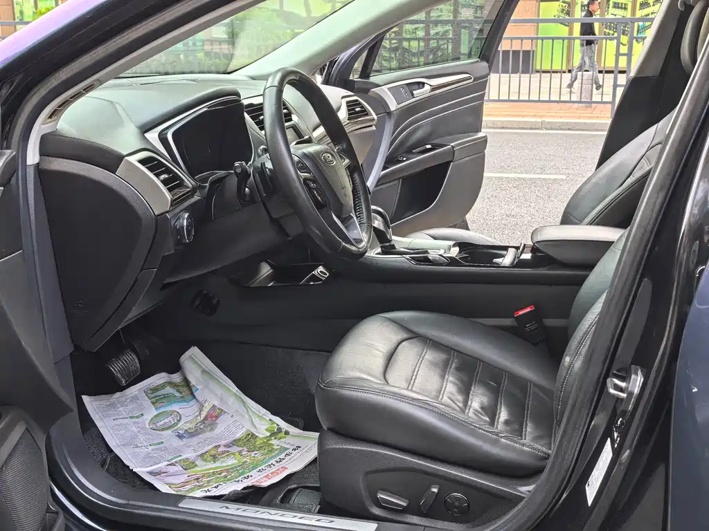 Mondeo 2.0 L GTDi240 Flagship