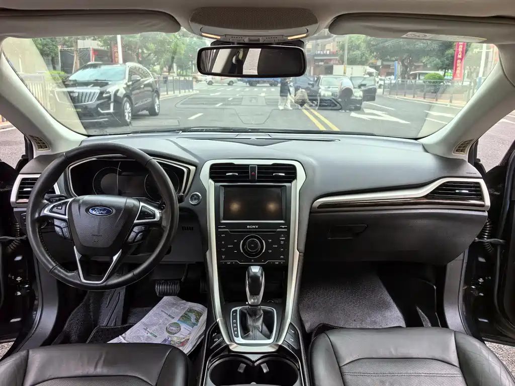 Mondeo 2.0 L GTDi240 Flagship