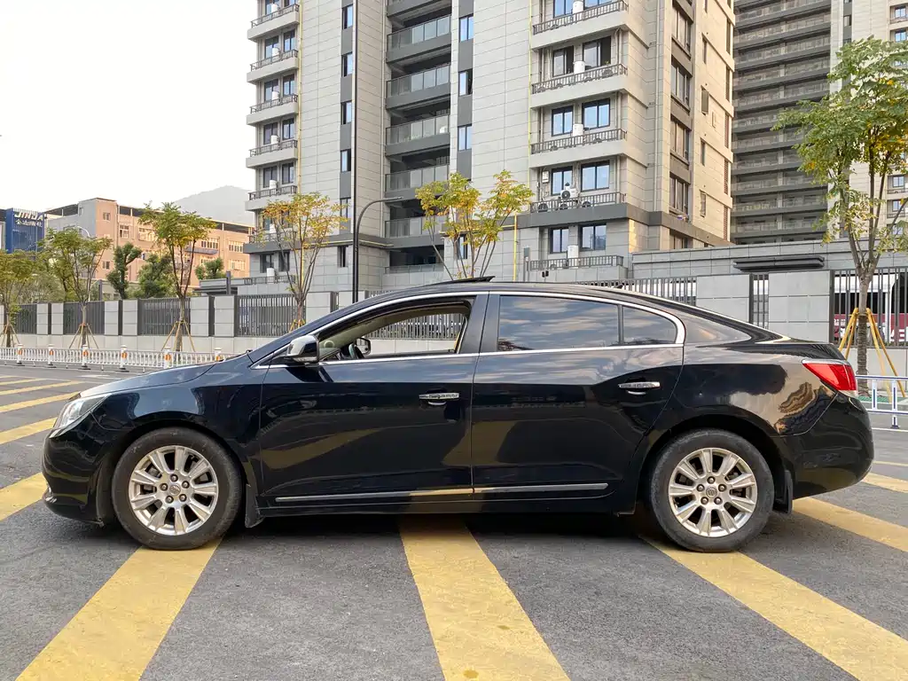 LaCrosse 2.4 L SIDI Luxury