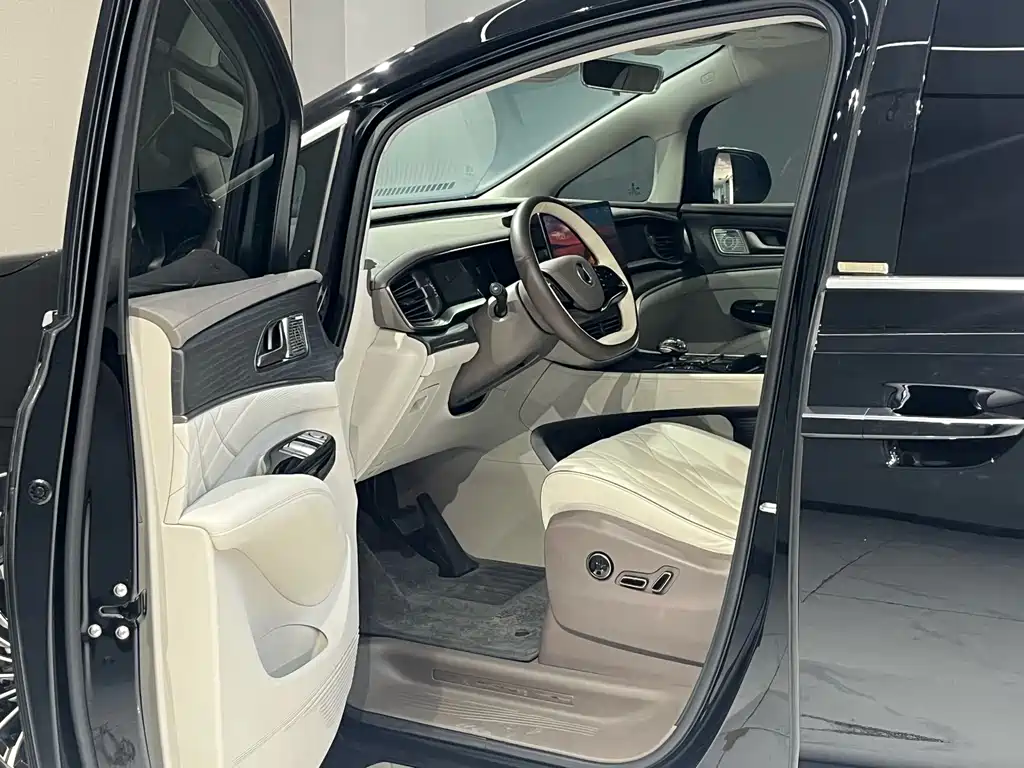 Denza D9 DM-i 970 4 WD Honored