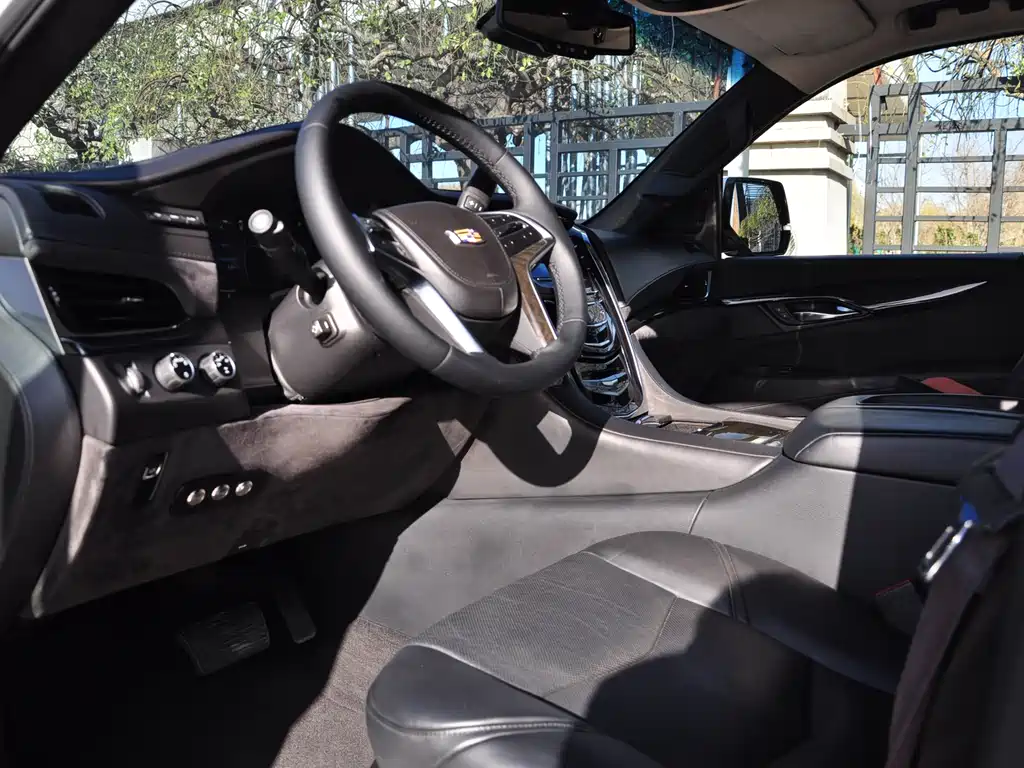 Escalade 6.2 L ESV Platinum Extended